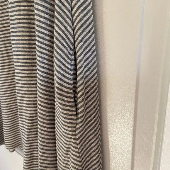 Women’s T shirt dress by Elan w/POCKETS NWT Size Med Dark and Light Gray… - Picture 5 of 6
